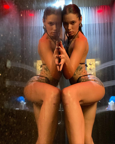 NessaFaie model top photo