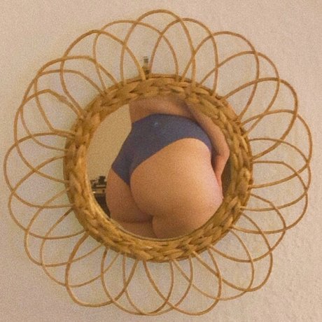 nelle_ model perfect pics