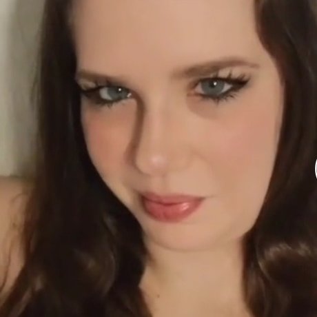 Natural Mom Bod model sex photos