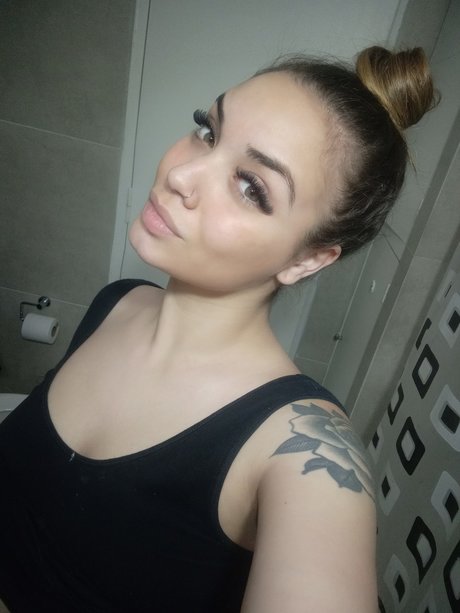 Nati love pornographic actress pics