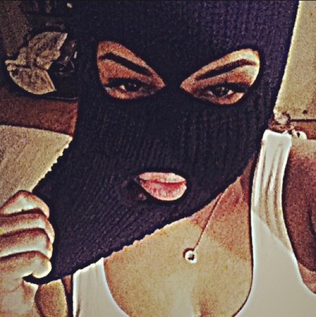 Nina Bonita art actress pictures