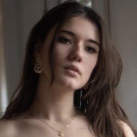 Naomi Highlander hot star images