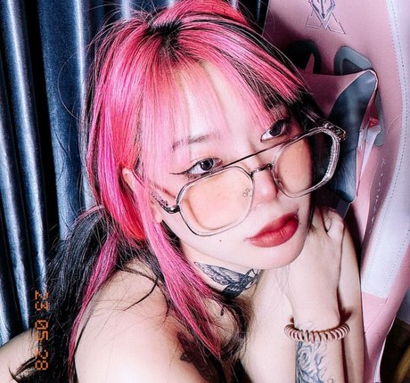 ellekampong pretty model pictures