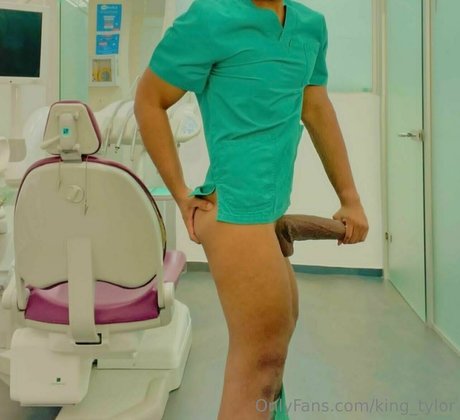 king tylor model pretty galleries