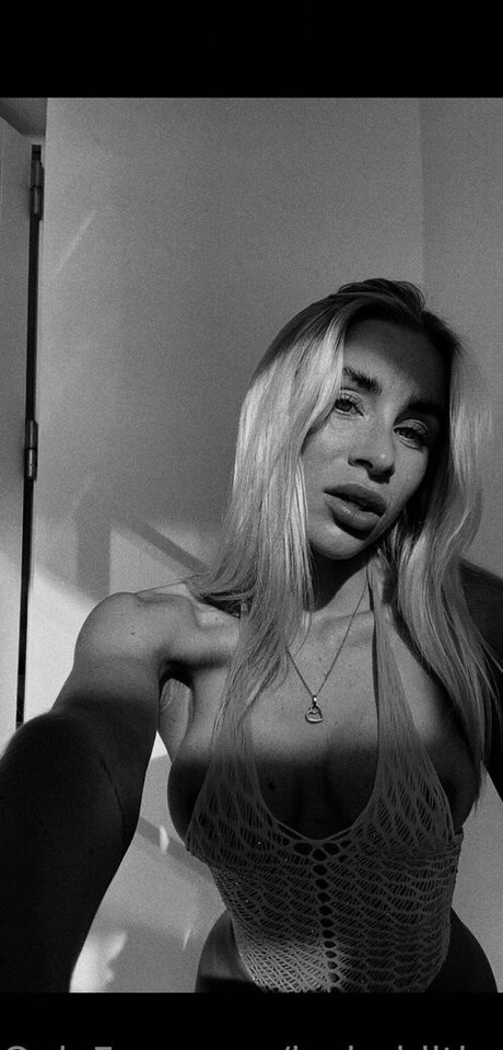 isabelditlevsen model hot img