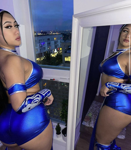 Beamer Babe model exclusive picture