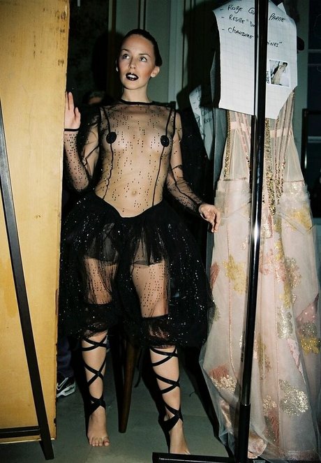 Kylie Minogue nude actress img