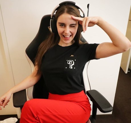 Loserfruit nude pornstar photos