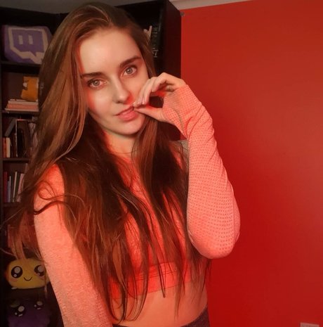 Loserfruit model naked pictures