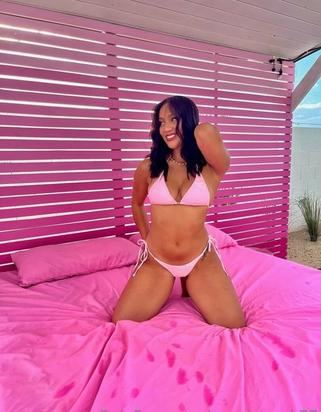 Keira Summers model adult gallery