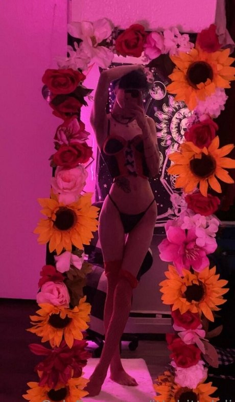 ittybittyloli erotic pornstar image