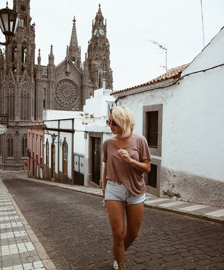 Catha23 star erotic picture