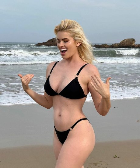 Adriana Abenia model free img