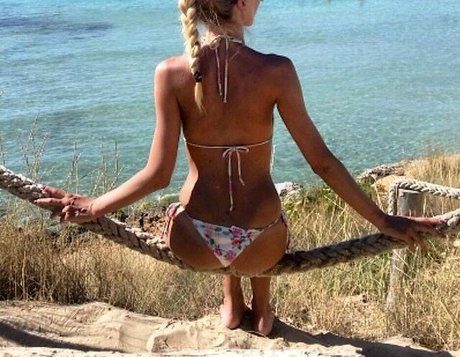 Sara Muzi nude star gallery