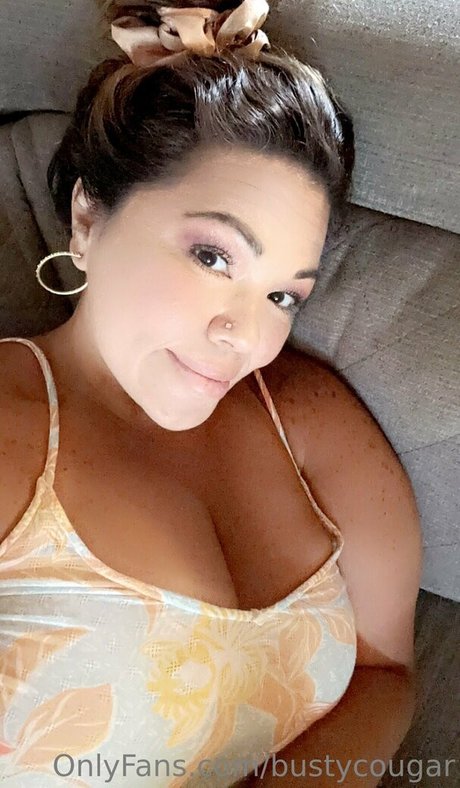bustycougar Profile pic