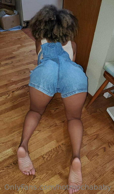 Hotmochababy exclusive model pictures