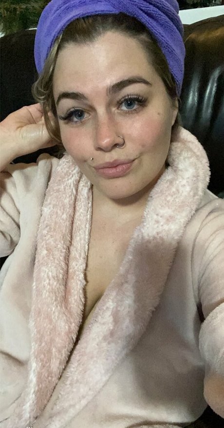 stepsiblings sexy actress pics