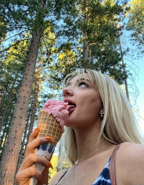 Autumnreed18 naked pornstar picture