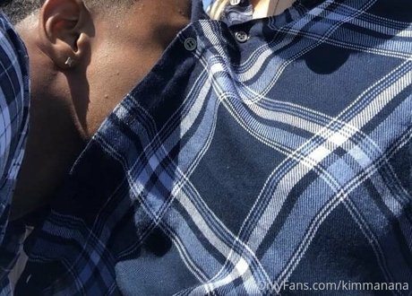 Kim Tiddies hot pornstar pictures