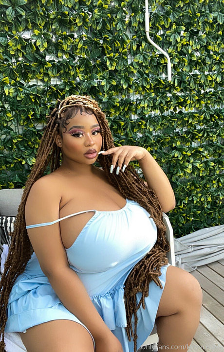 Kim Tiddies hot model gallery