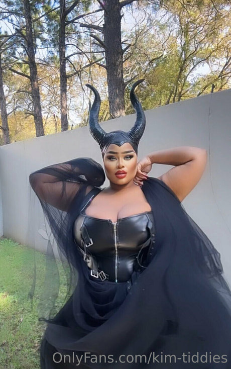 Kim Tiddies model exclusive picture