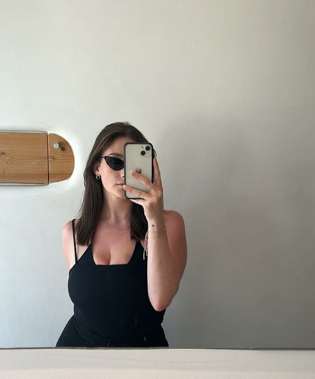 Josie L star top img