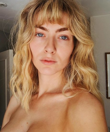 Eve Delf sexy actress picture