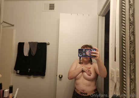 lunar ashe erotic model img