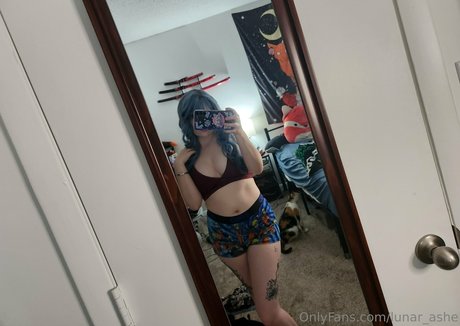 lunar ashe Profile pic