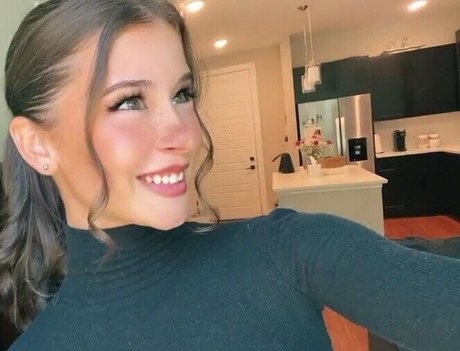 Bitty 01 model high quality images