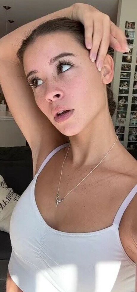 Bitty 01 erotic model picture