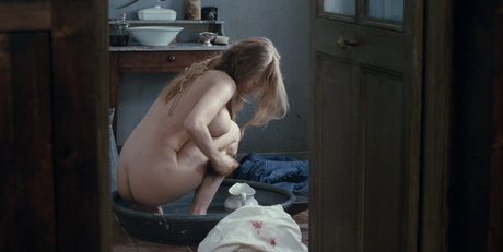 Isild Le Besco erotic actress images