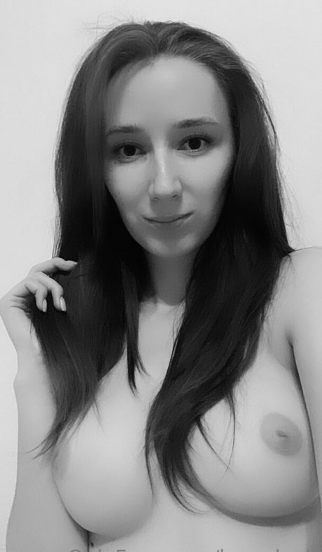 kacaduch naked actress pictures