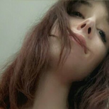 Emiyuh star sexy image