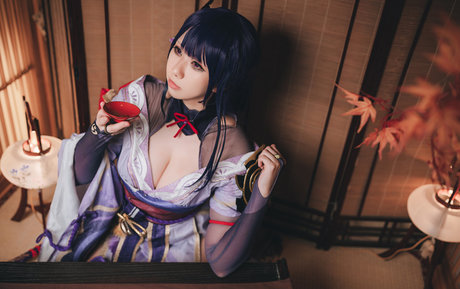 Soraqq model beautiful galleries