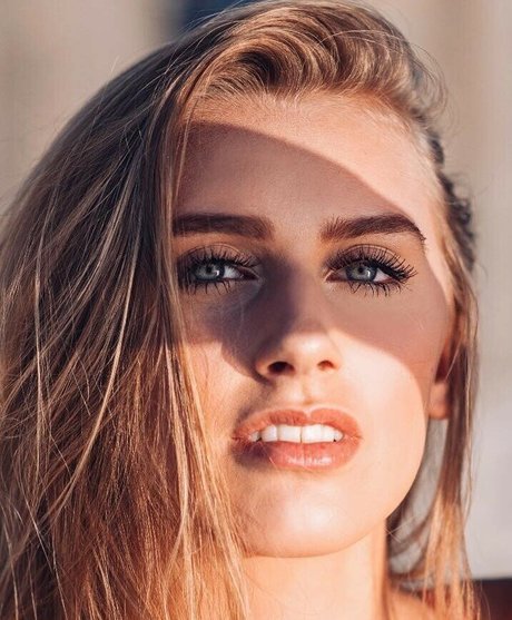 Katie Pierce art model images