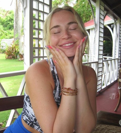 Sophia Armata star adult pics