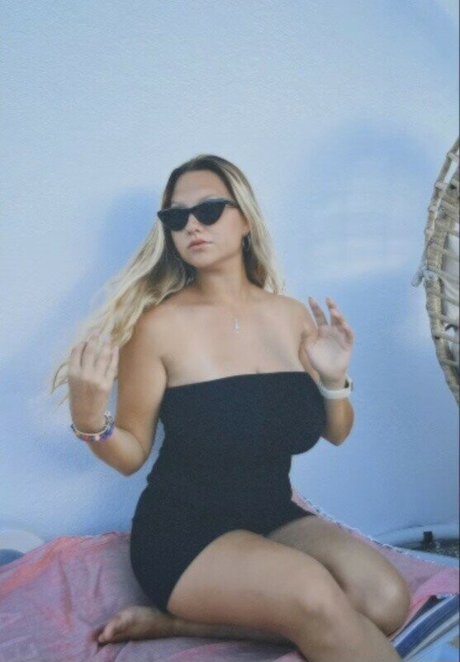 Leandra Lopes model photo