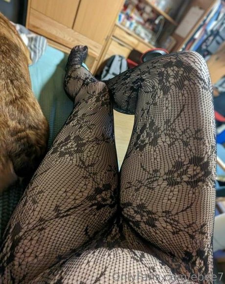 Ebee7 beautiful model img