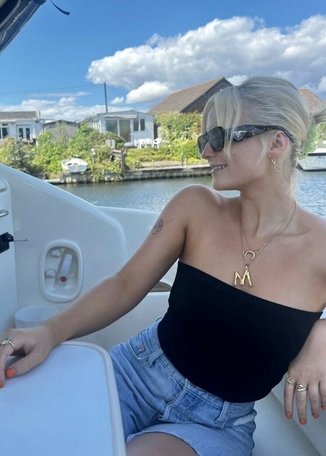 Amelia Eve Gibson xxx star pictures