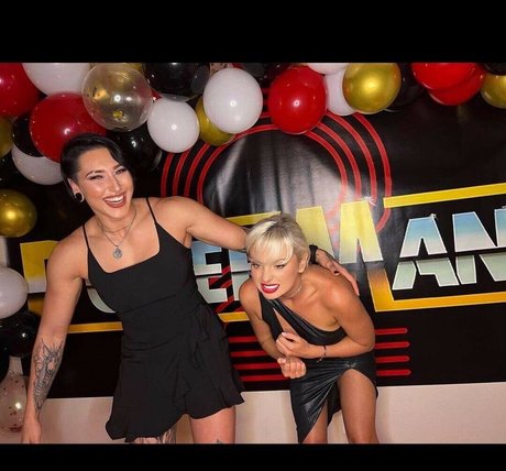 Danni Ellexo pornstar perfect photos