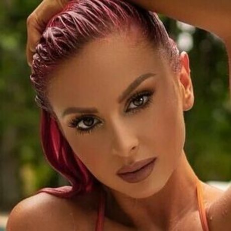 Danni Ellexo pornstar picture