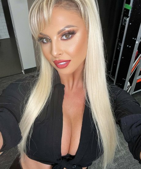 Danni Ellexo pretty actress image