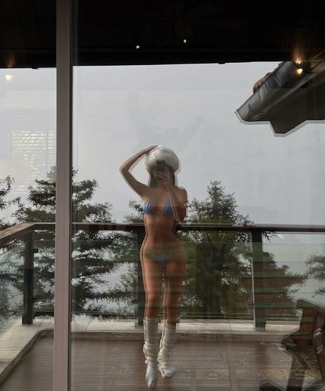 Oanhdaqueen naked model image