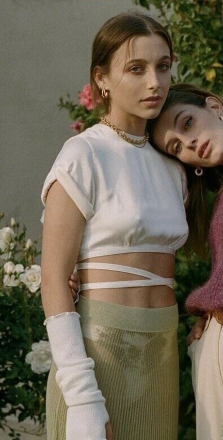 Emma Chamberlain star hd photo