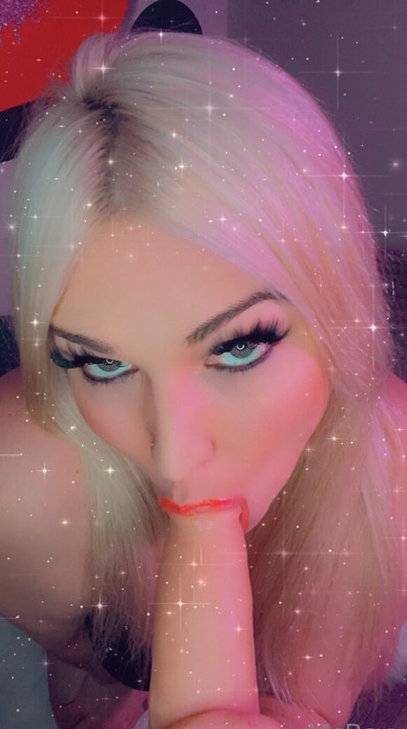 msbayfree adult model photo