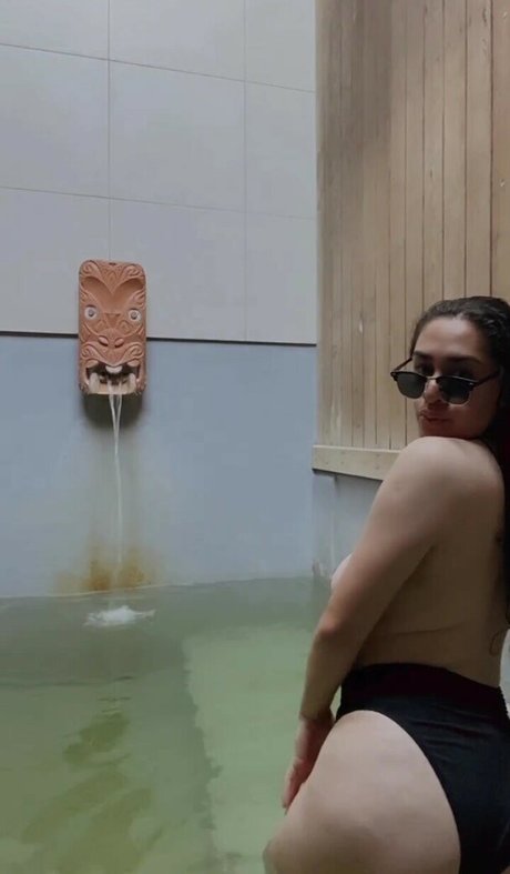 Hinemaori pornographic model photo