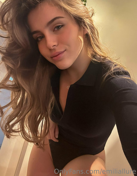 Emiliallure star free picture