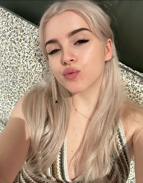 Emiliallure art star picture