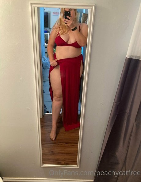 peachycatfree model top pics